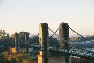pont suspendu sur la durance - photo copyright Patrice Debart 2003