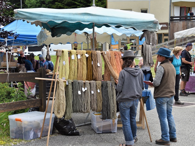 marché artisanal - transhumance au col de rousset - photo copyright Patrice Debart 2018