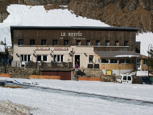 la place du col de rousset au printemps - photo copyright Patrice Debart 2015