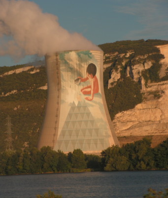 geometrie dans l'espace - cheminée de la centrale de Cruas - copyright Patrice Debart 2003